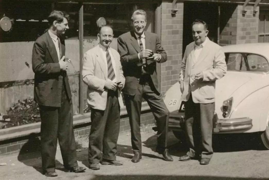 从小混混到帝国君王,从小混混到西服暴徒