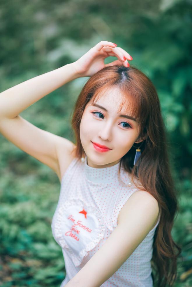 拍照必备的8个pose,今天分享几个实用的拍照姿势