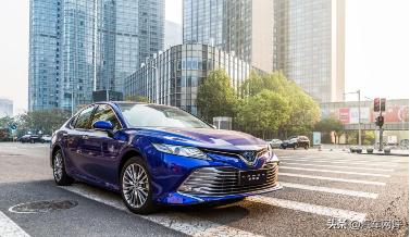 颜值爆表，用料厚道，凯美瑞告诉你什么叫中型车典范