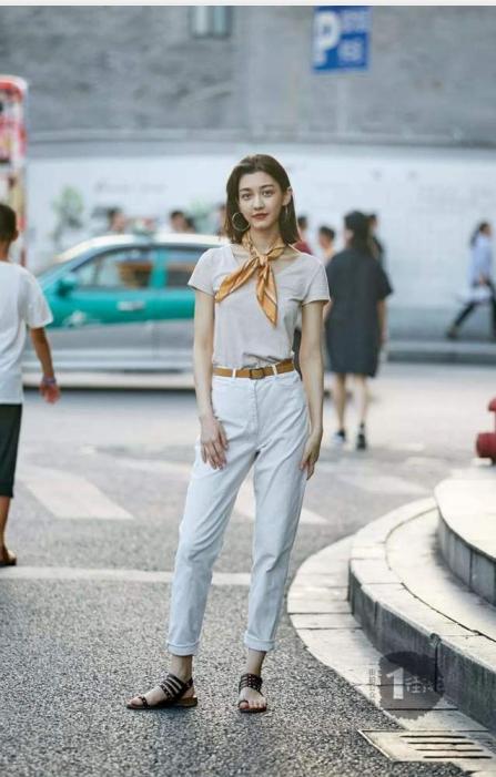 系丝巾的多种好看方法简单慢动作,大方丝巾秋冬的18种系法视频教程