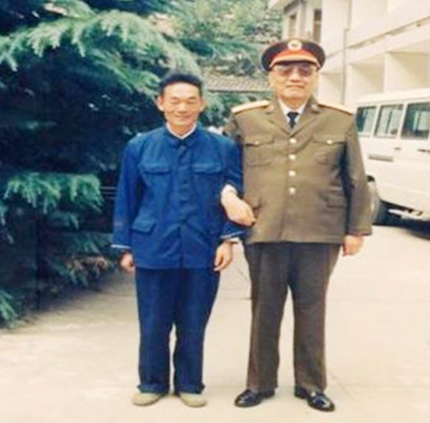 *世友许**之子许光,患癌后向医院提要求:不用进口药,不做过度治疗