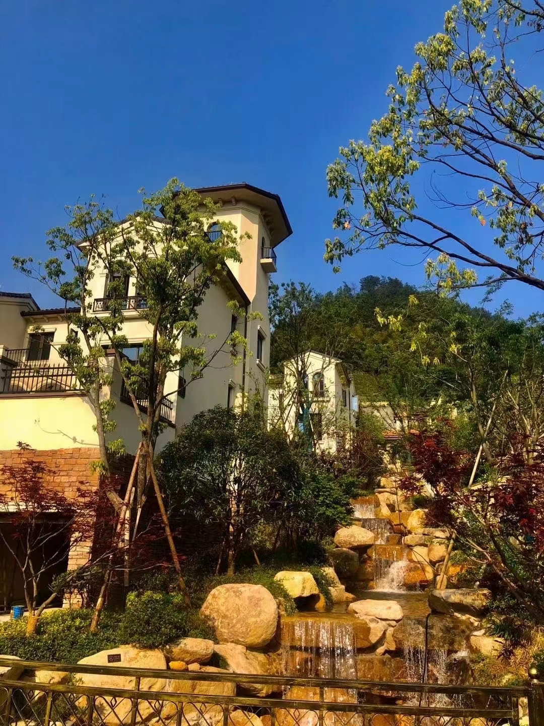 绿城龙王溪小镇房价多少钱,绿城龙王溪小镇二期价格