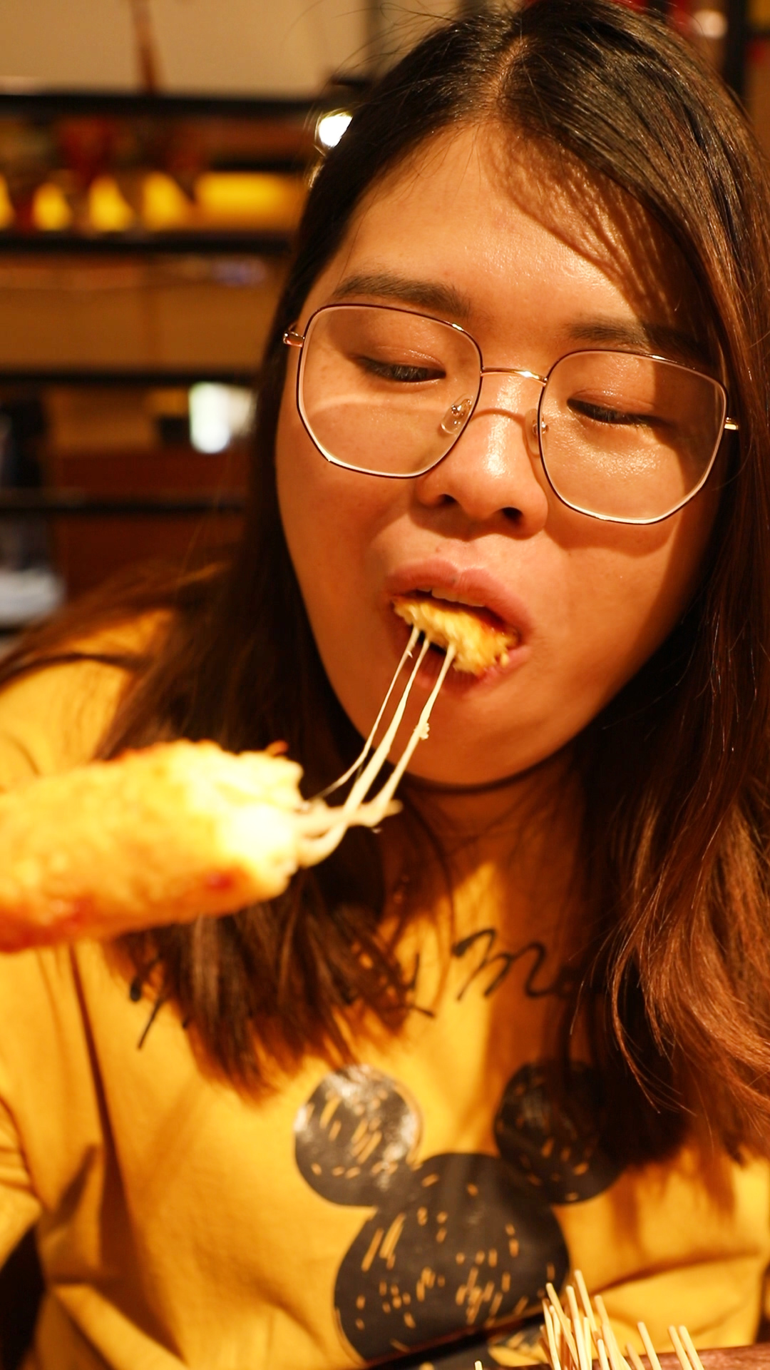 一份让你香得连骨头都想拿来嘬一嘬的“罪恶美食”手撕鸡架