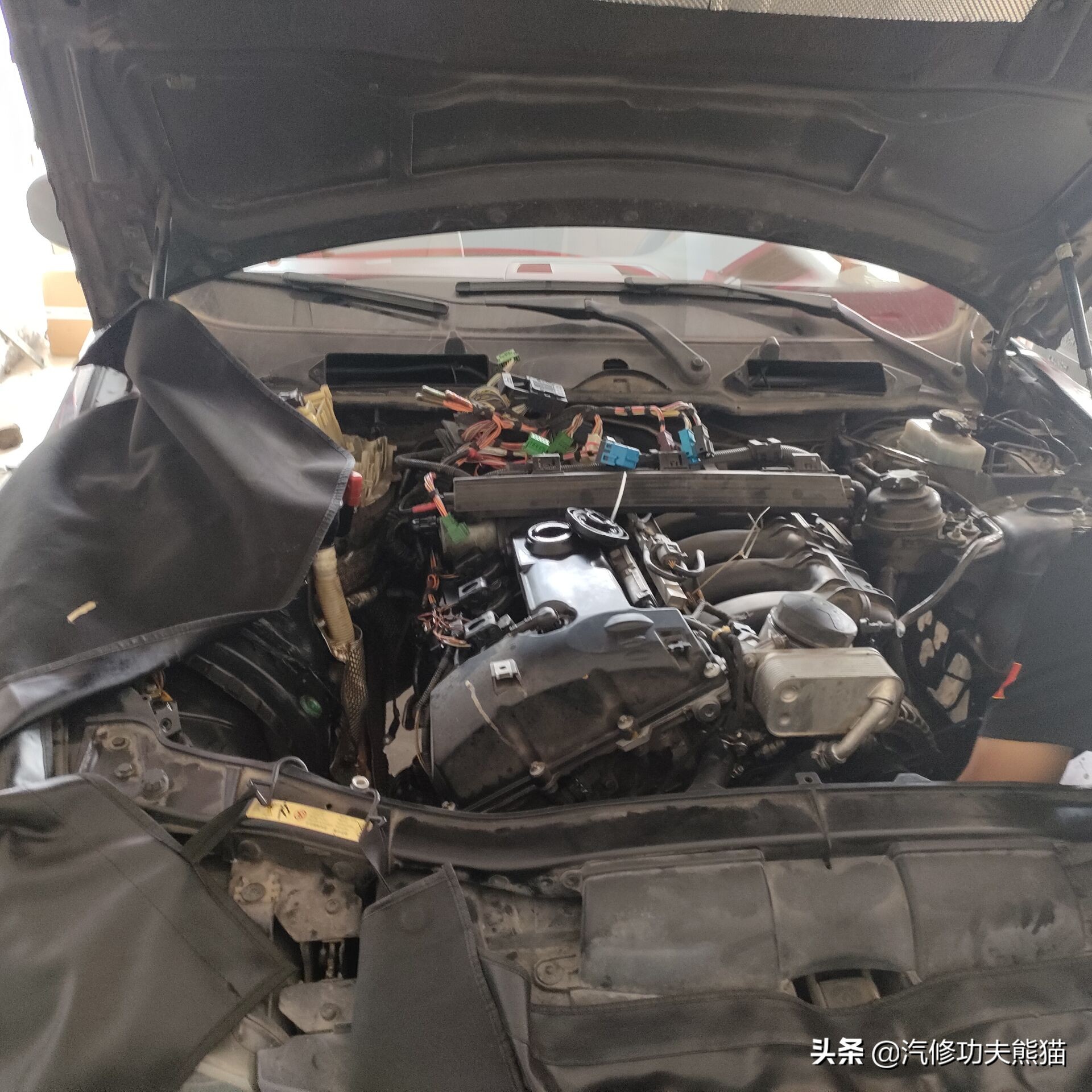 宝马e90325i2007款,宝马e90漏机油通病