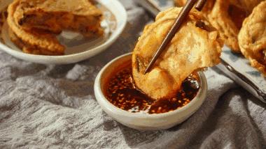 勾芡是用淀粉好还是面粉好,勾芡玉米淀粉与面粉的区别