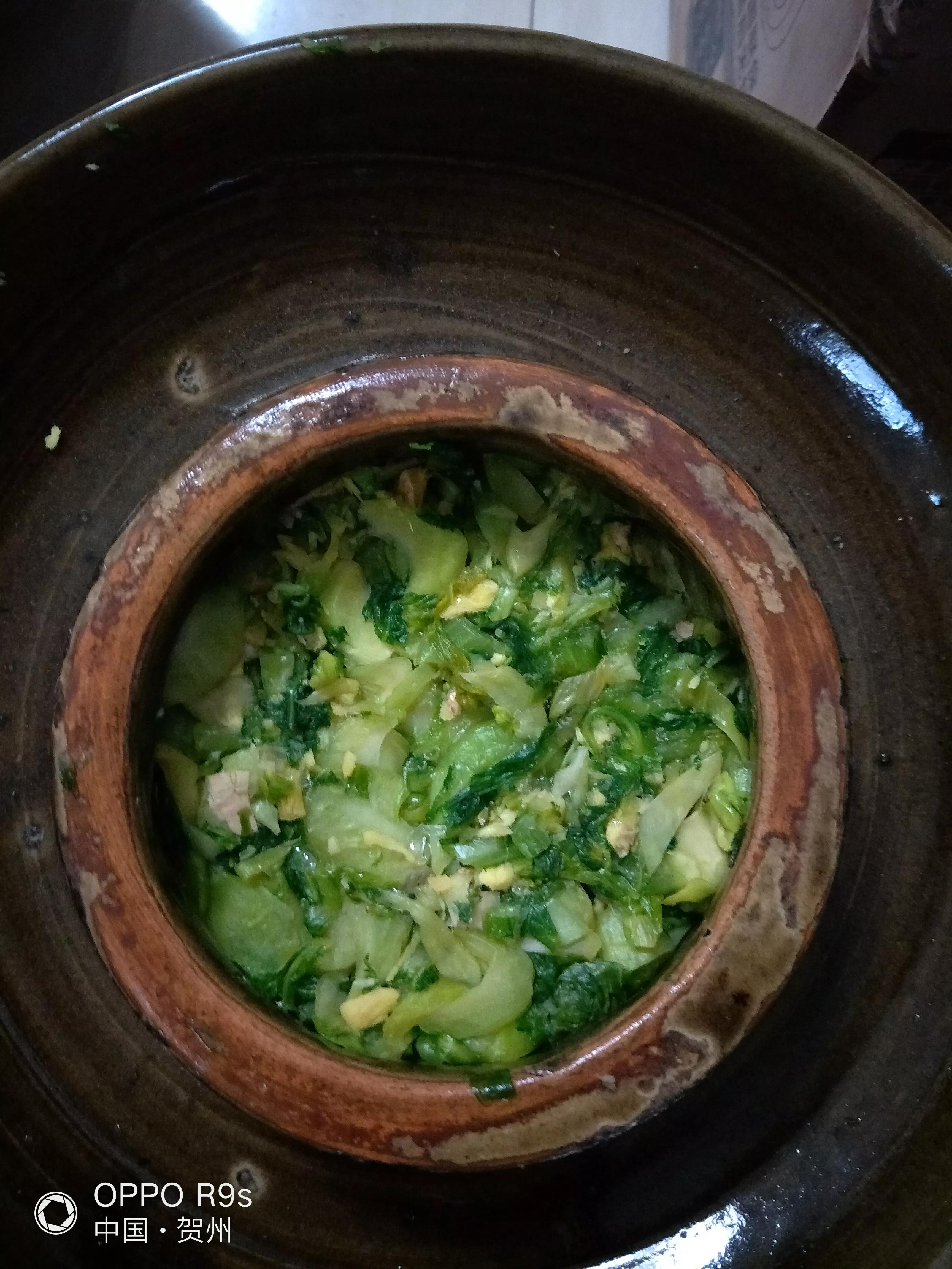 你们见过这样腌咸菜的吗？我从很小就看过我爸妈是这样腌咸菜的了