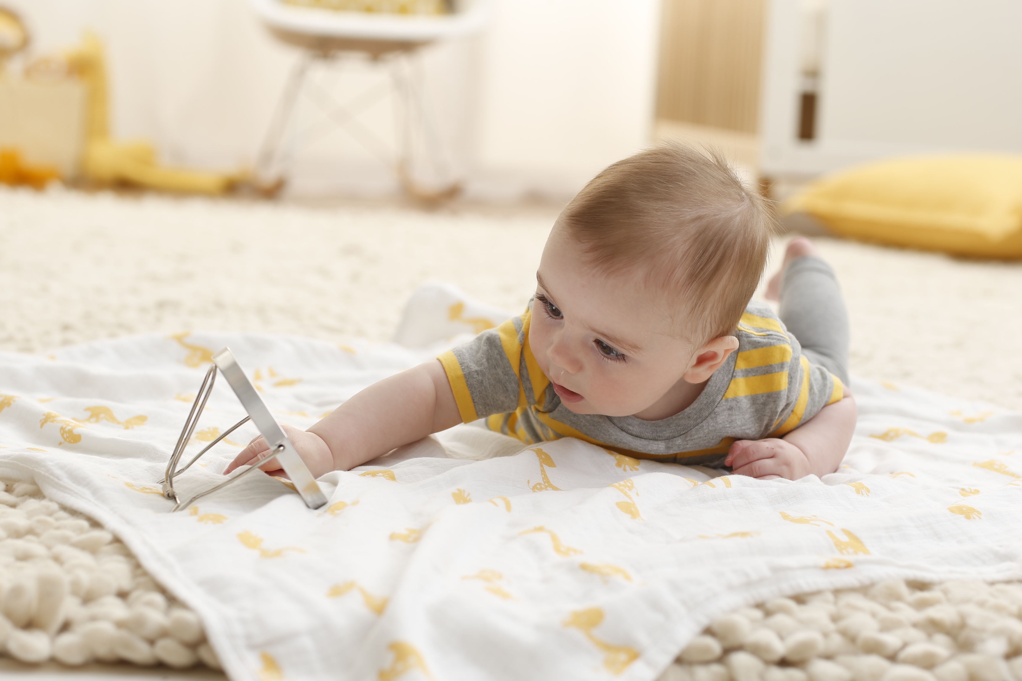 发愁宝宝喝奶粉便秘？美赞臣亲舒不上火不便秘