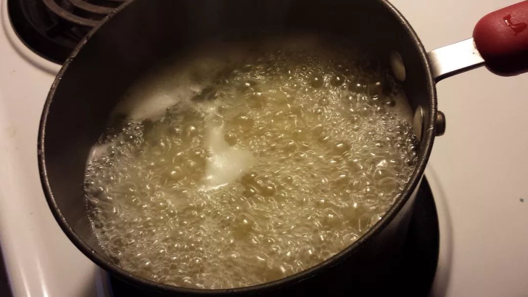 宝宝被火烧伤了怎么处理,孩子被火烧烫伤怎么办