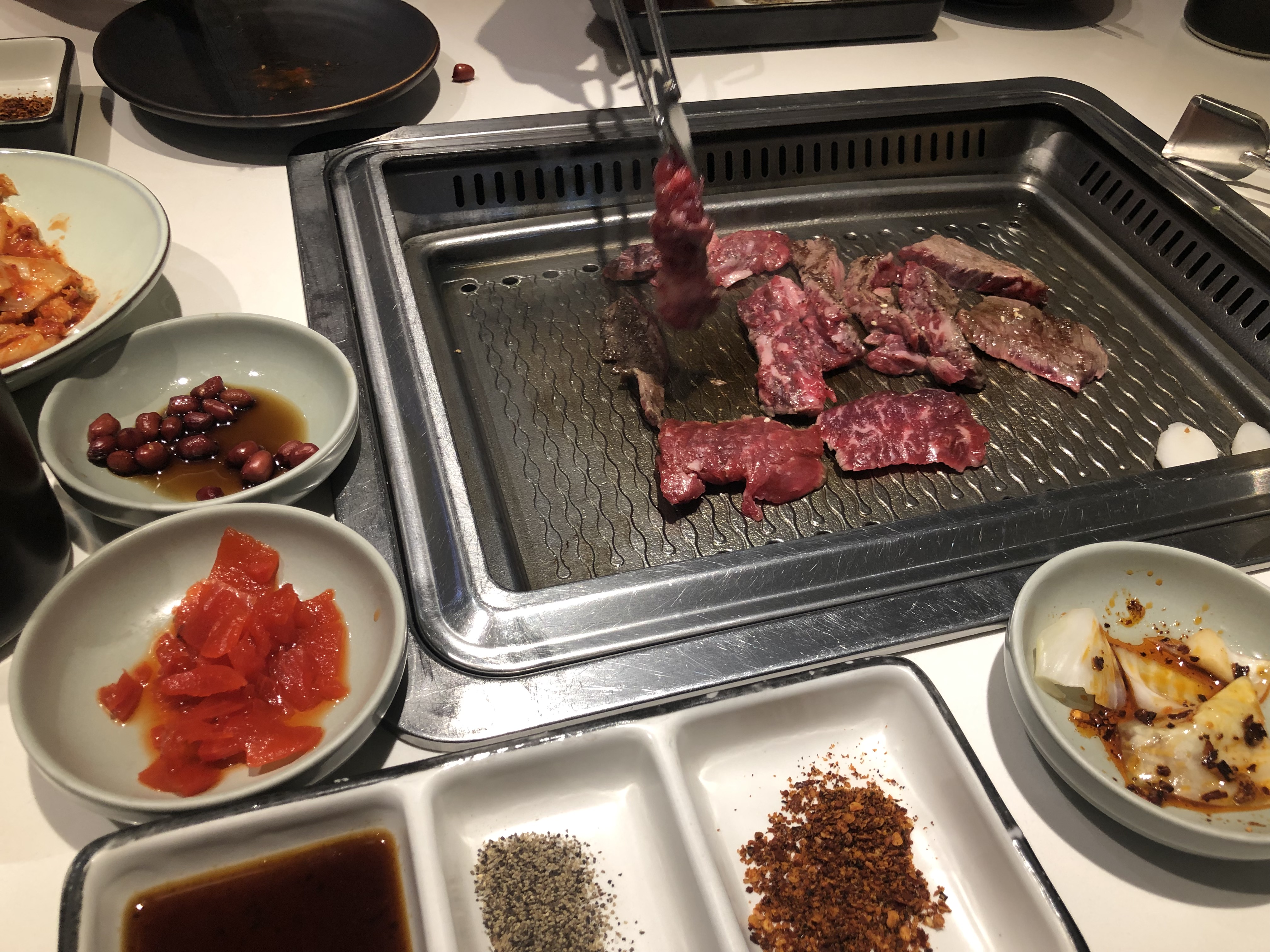 我们见证了历史,我们躺在沙发上