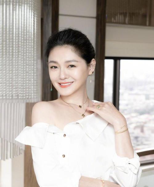 女生唇纹多是什么原因,怎么淡化唇纹让嘴巴变得又软又嫩