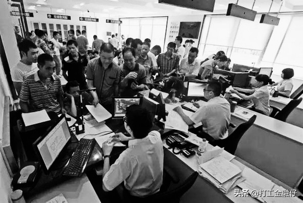 研究生进银行适合什么岗位,研究生银行柜员值得做吗