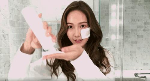 用完爽肤水洗脸的正确方法,每天清水洗脸后擦爽肤水可以吗