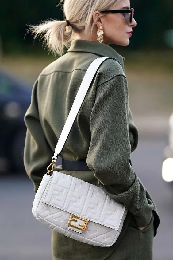 快来get这款潮酷腋下包吧,腋下包轻奢小众lisa