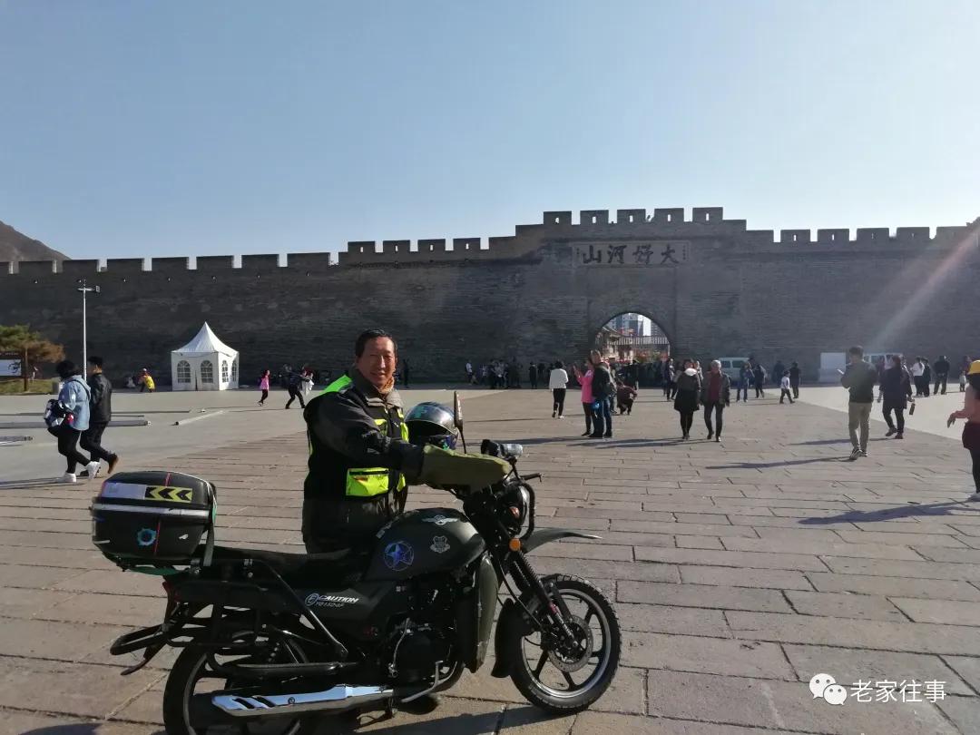 骑摩托车去旅行,拉着摩托车去旅行