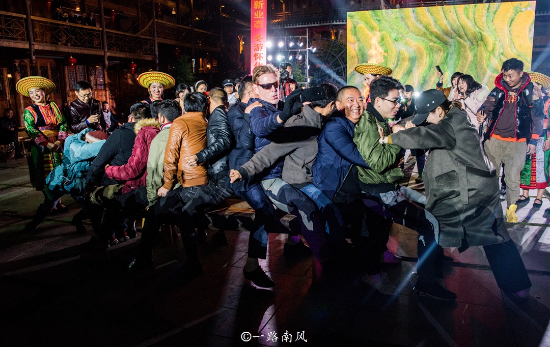 湖南怀化大山深处隐藏一座瑶寨，姑娘美丽热情又大方