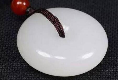 有三种颜色的玉石是什么,好几种颜色的玉石