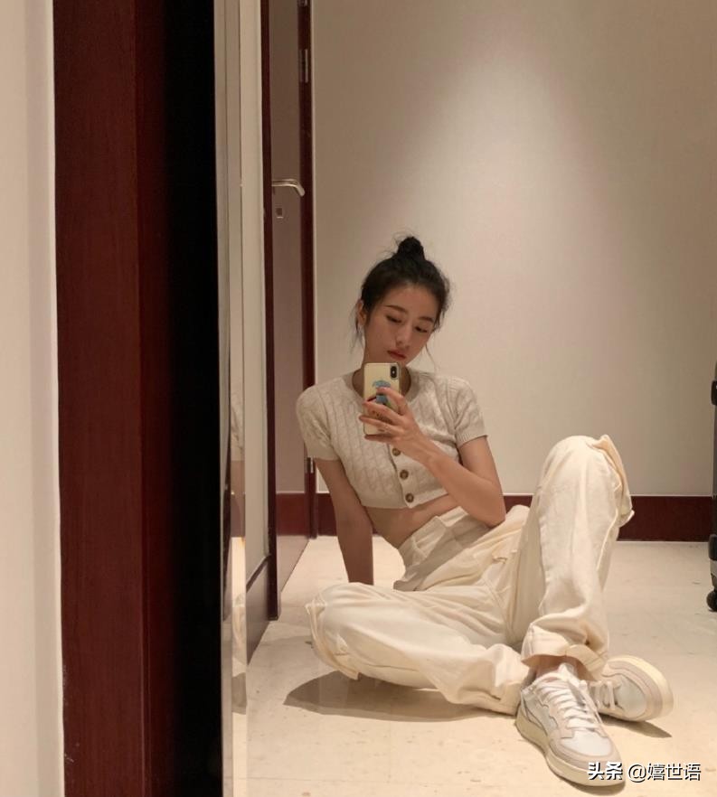 周雨彤穿板鞋图片,周雨彤spell牛仔裤穿搭