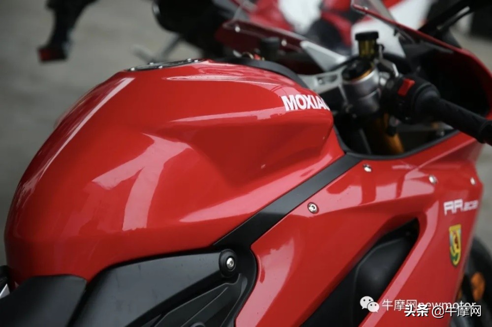 29990元起隆鑫500双缸平台跑车摩枭500RR上市