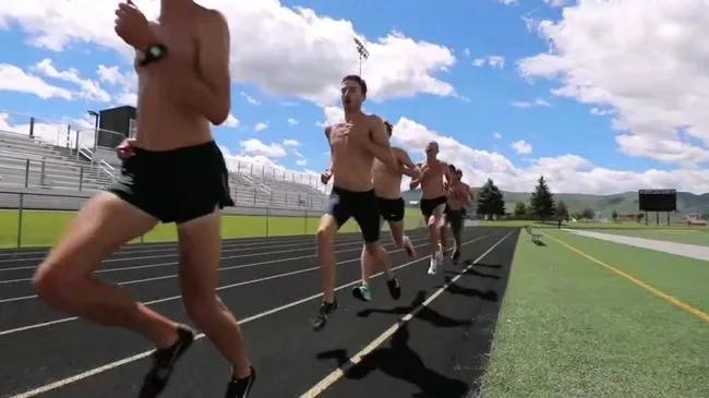 早晨跑步，上午工作，下午训练，带队冲进12强的李铁心情大好