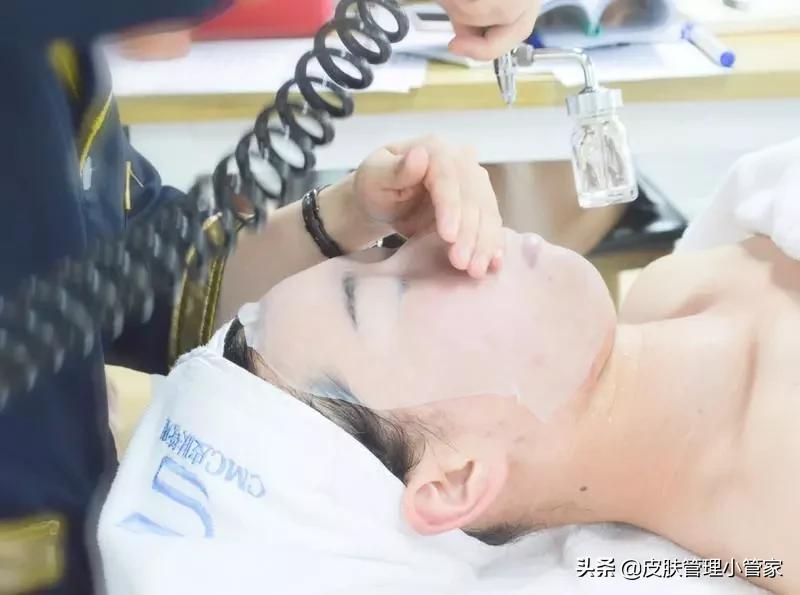 脸上痘坑黑头严重皮肤暗沉,脸有痘坑痘印毛孔大黑头怎么办