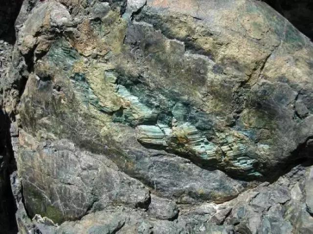 常见岩浆岩识别记录表,常见岩浆岩的认识和鉴定实验报告