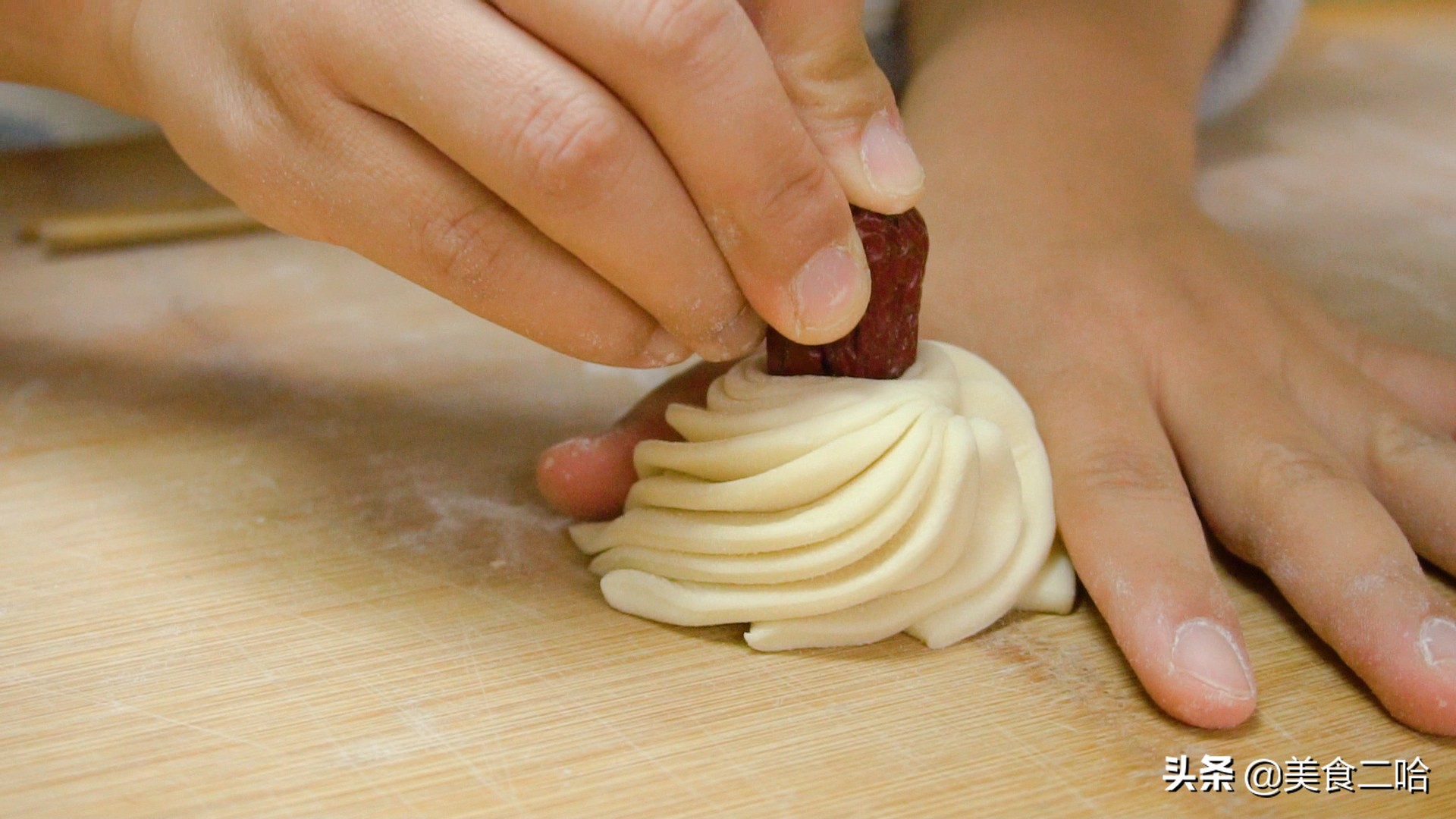 “二十八，蒸枣花”，过年教你做千层枣花馍，招待客人倍有面儿