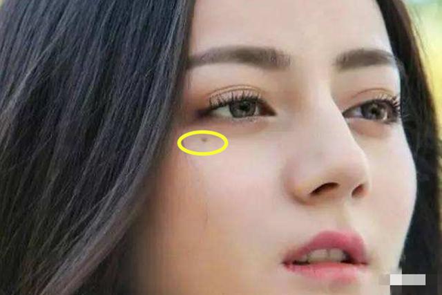 高颜值孩子的脸上，普遍都有这4个标志，看看你家孩子中几条