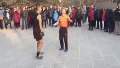 哪吒之魔童降世和敖丙踢毽子,哪吒和敖丙踢毽子的样子怎么画