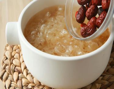 皂角米桃胶养生汤做法,银耳皂角米桃胶做法窍门