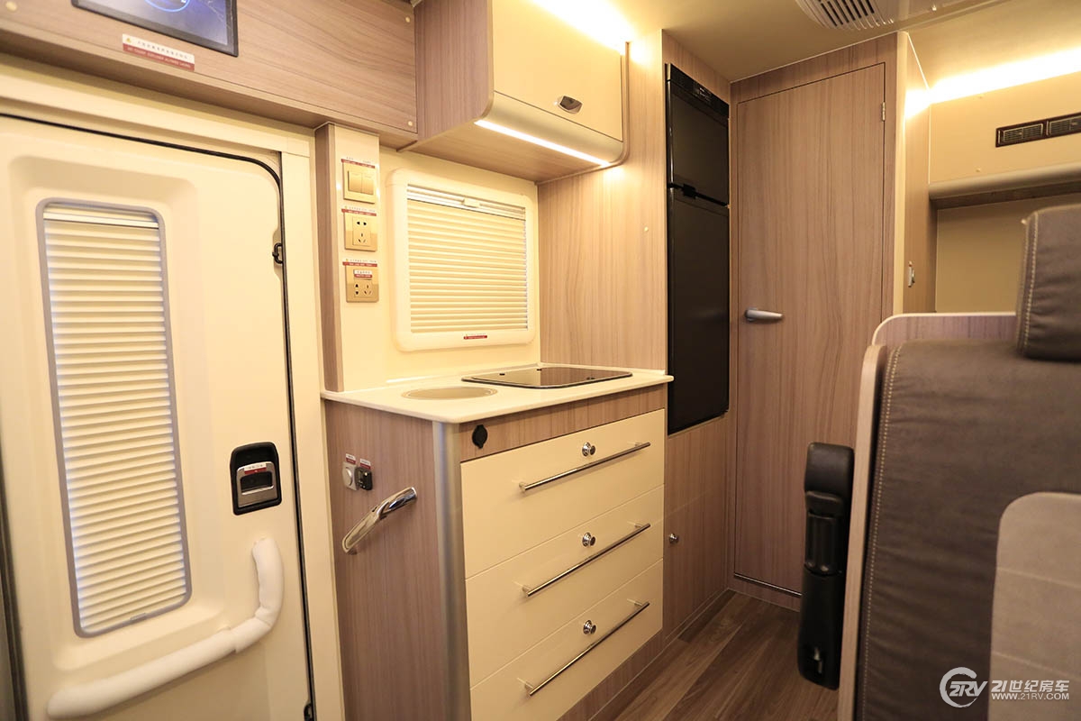 中天房车新季风畅游款,最新版的大通t型房车价格