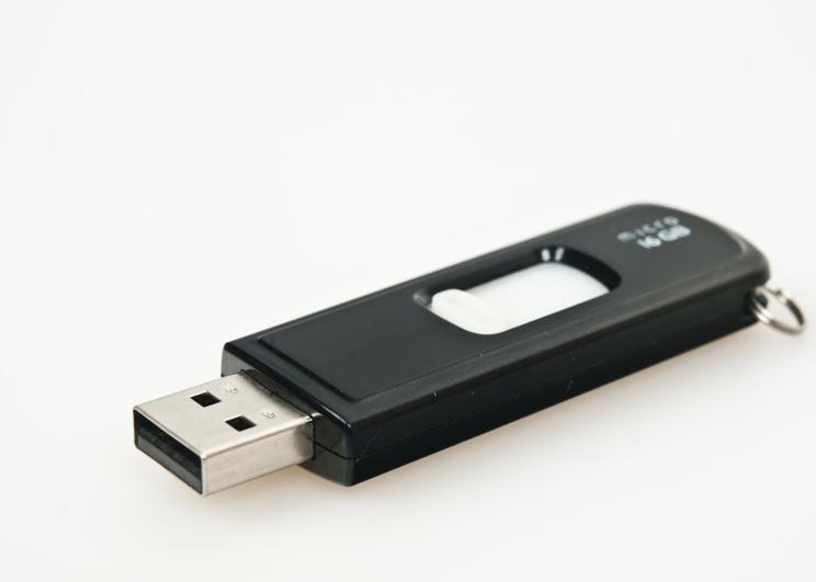 u盘大文件放不进去怎么办,u盘4g以上文件放不进去