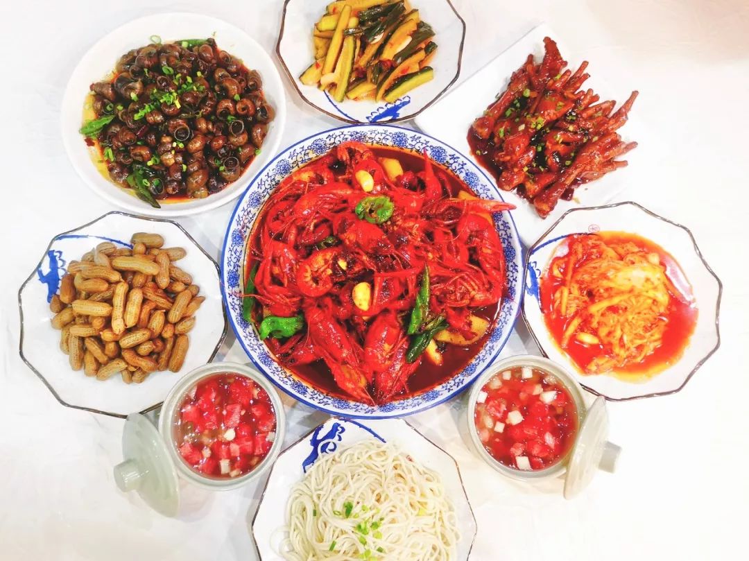 好兄弟夏天就要吃龙虾喝啤酒！南京兄弟龙虾口味绝了~3人仅79元！