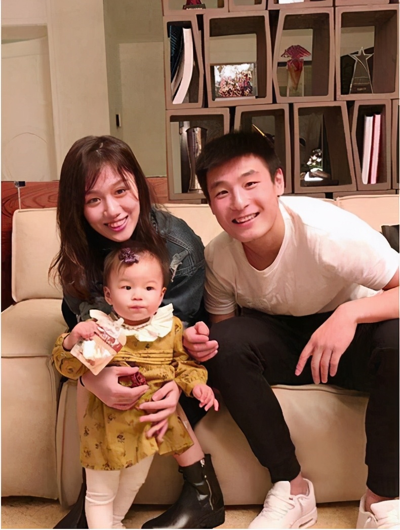 武磊与妻子结婚视频,武磊妻子最近新消息