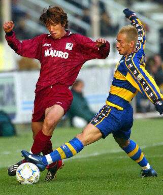 比贝克汉姆还牛的任意球大师,比贝克汉姆还厉害的任意球高手