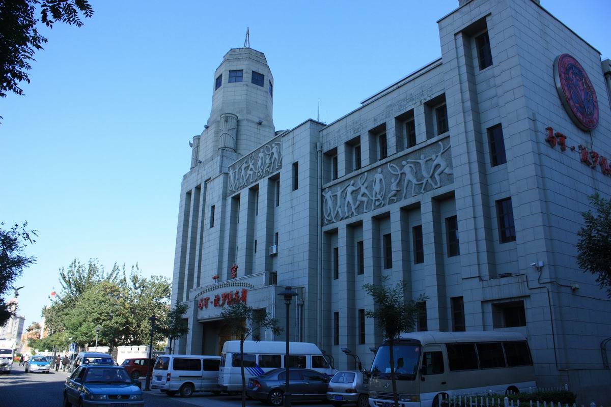 天津最早的*球赌**，海河边意租界回力球场，新社会改造为工人文化宫