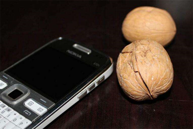 公认的三巨头手机,蔡司旗舰后置四摄