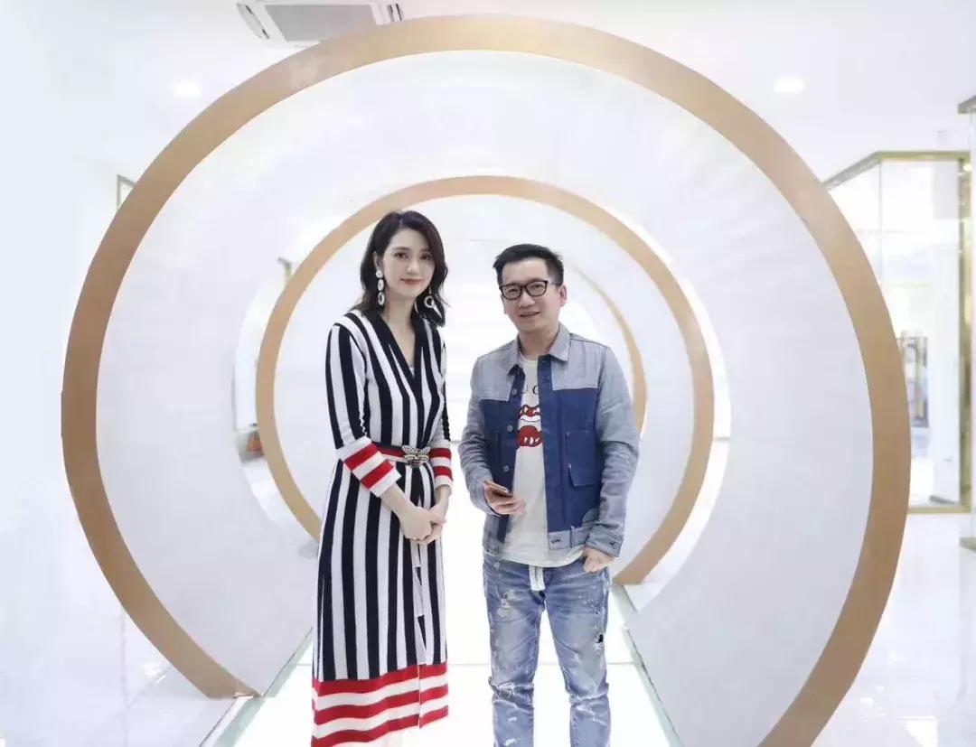 明星梳妆台综艺,洪欣风波后首现身气质颜值爆表