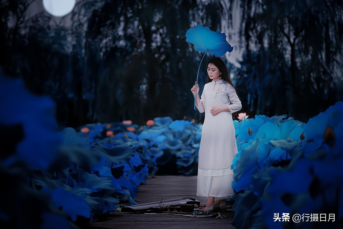 月色流连处，远人当归时