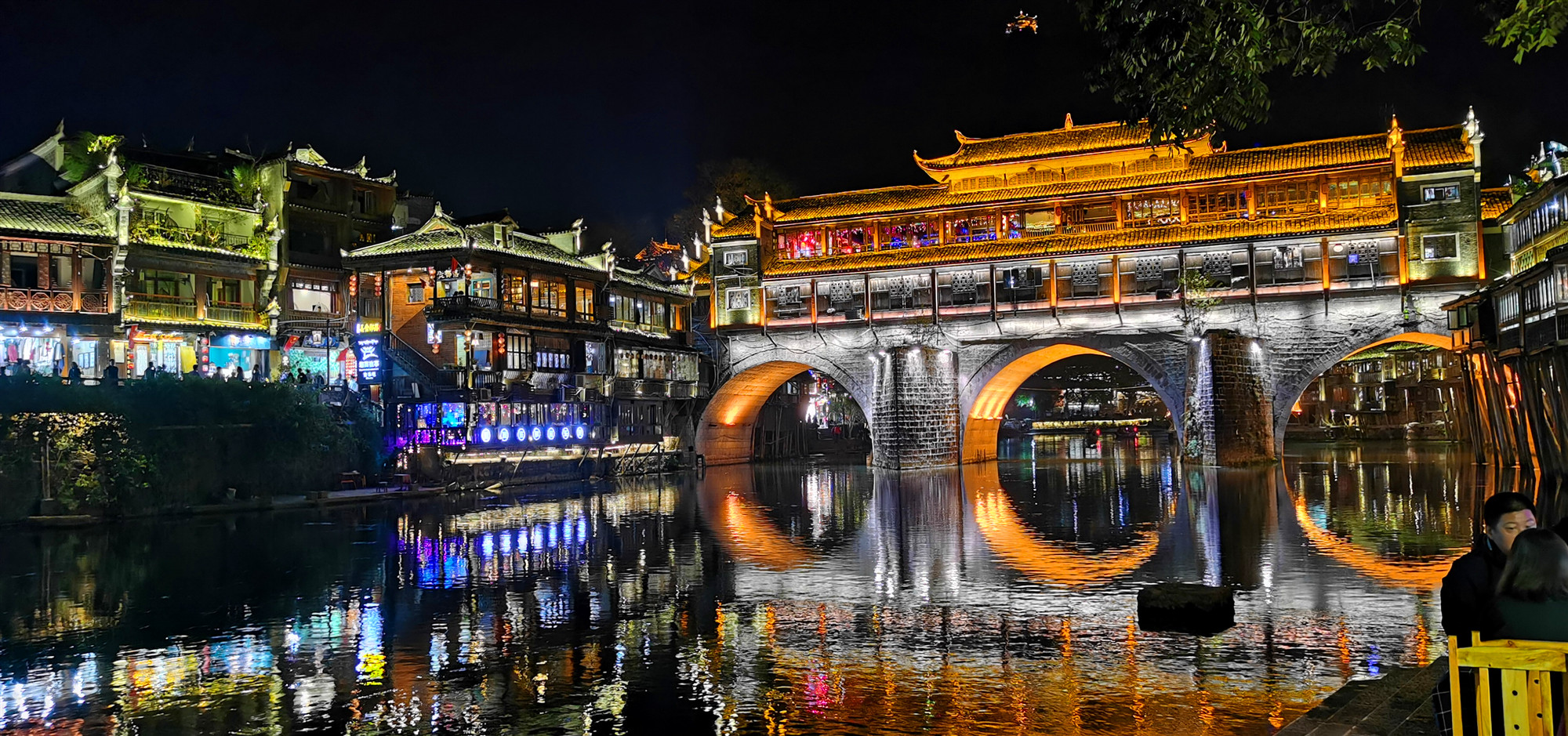 去凤凰古城有坑人的吗,湖南凤凰古城值得玩吗