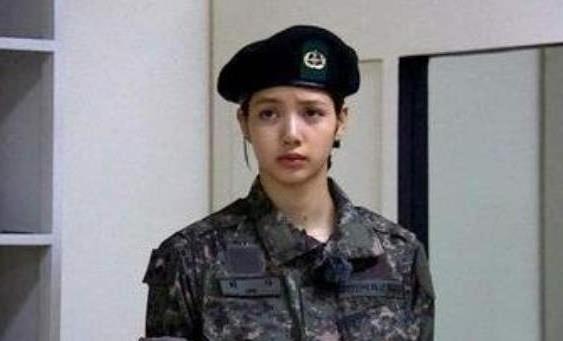 lisa看到王嘉尔回应视频什么反应,lisa看到王嘉尔回应视频