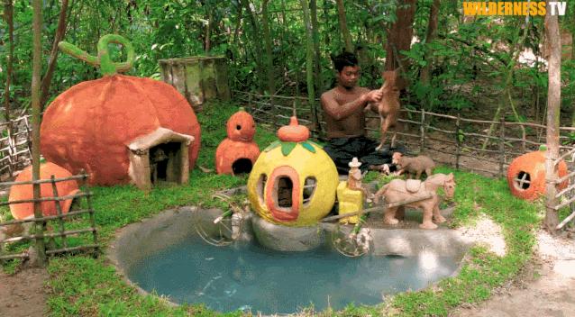 小哥哥徒手建房子,小伙为流浪狗打造温馨的城堡