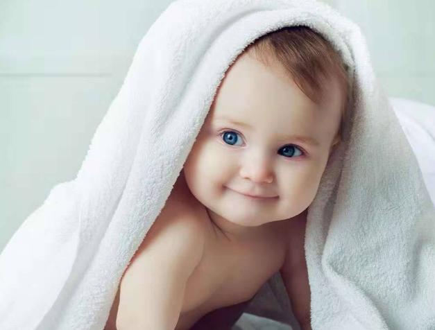 怎样给新生儿洗澡有什么讲究,冬天在家怎么给新生儿宝宝洗澡