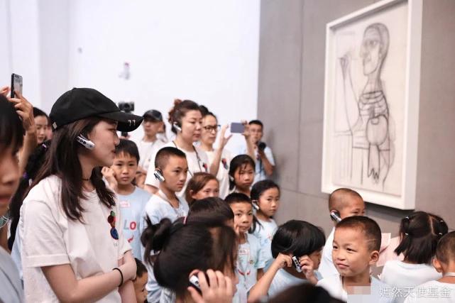 14岁李嫣晒自拍巧遮嘴唇,唇腭裂李嫣近期照片