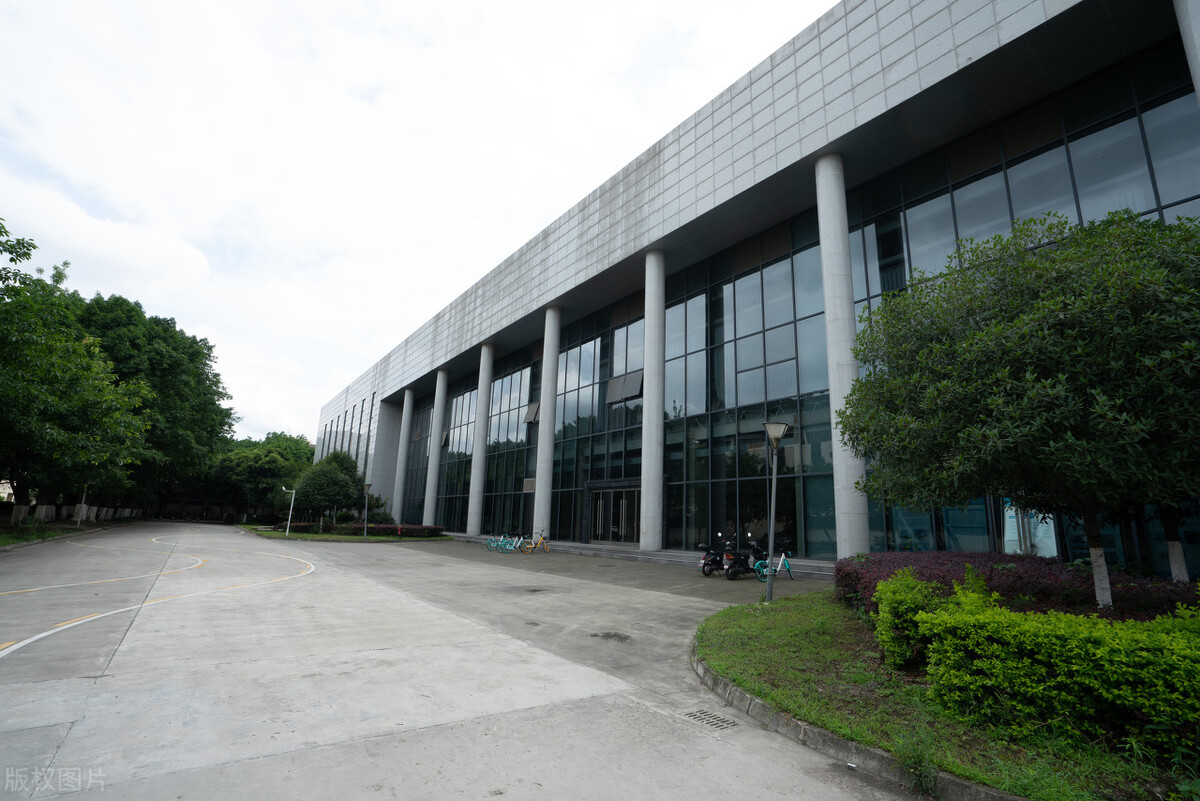 在“最新”的校友会排名榜上，广西师范大学挤进中国高水平大学