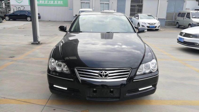 9年的丰田锐志低配能卖多少钱,9年锐志2.5二手值多少钱