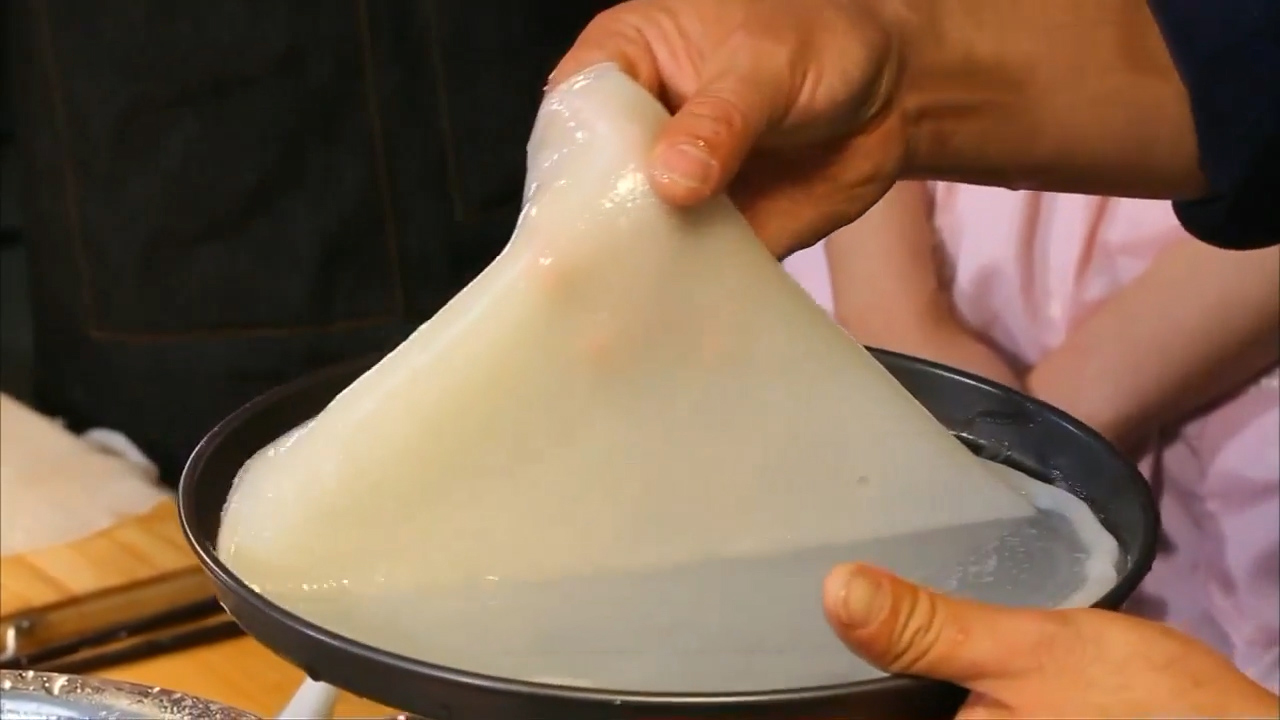 如何自制凉皮凉了也劲道,自制凉皮怎么做又滑又劲道
