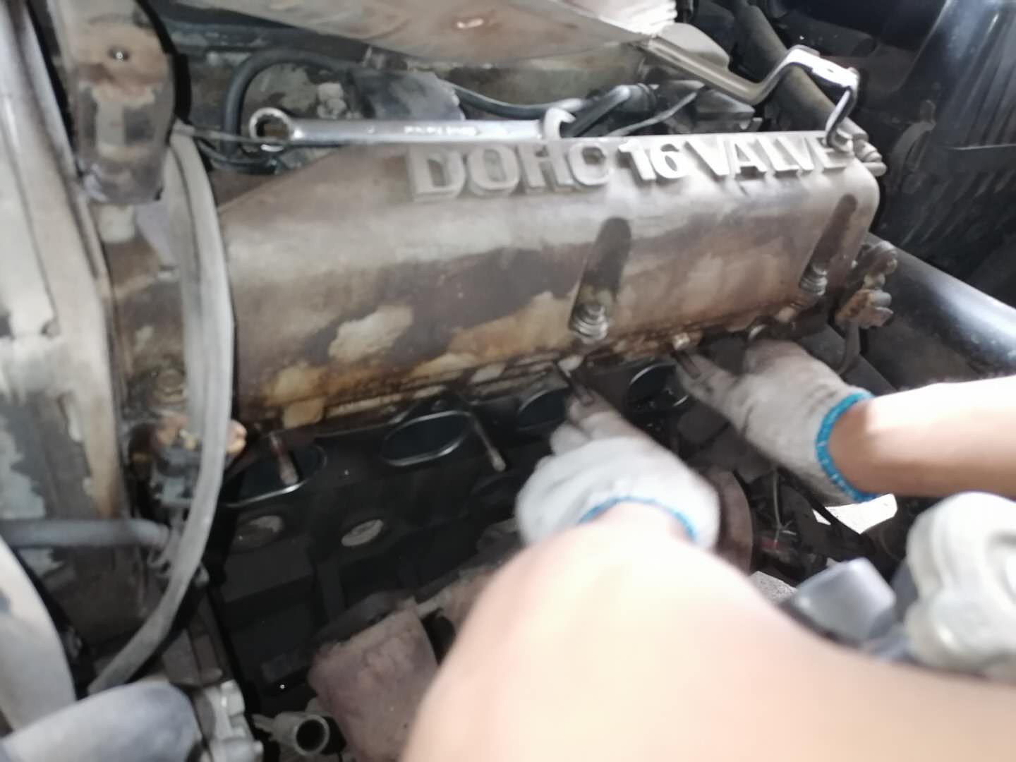 发动机正时链条抖动是什么原因,发动机抖动和正时链条有没有关系