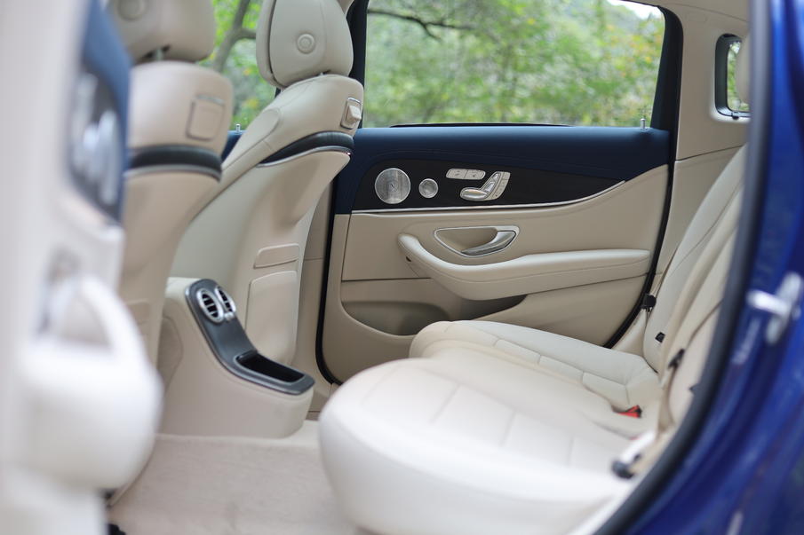 40多万开小迈巴赫！奔驰E级上市前不被看好，如今月销过万比5系火