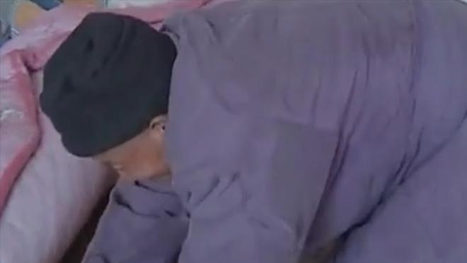 老人突然人体自燃烧成灰,老人自燃真实视频