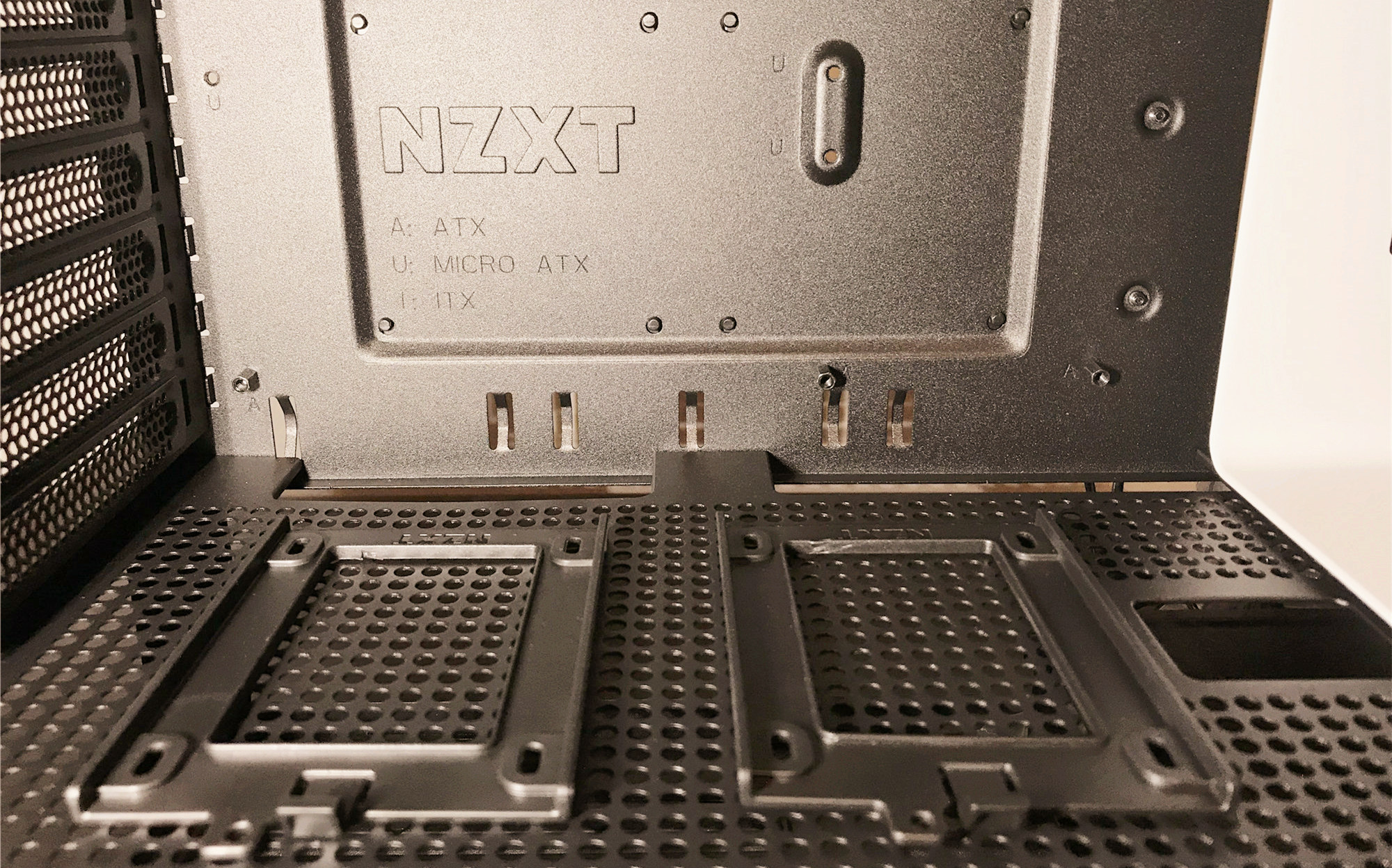 ​如何配置一台支持正版4KUHD光盘*放播**的电脑-NZXTH710i乱入